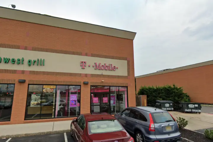 T-Mobile US 1 & Aaron Rd
