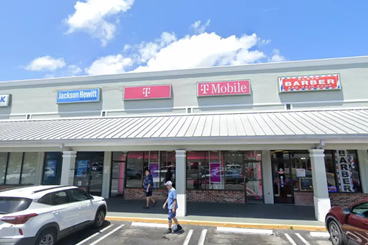 T-Mobile US 1 & Roseland Rd