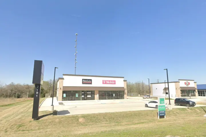 T-Mobile US 290 & E Hempstead St