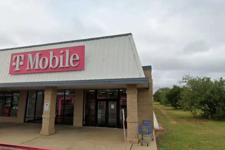 T-Mobile US 90 & Veterans Blvd