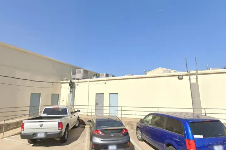 T-Mobile US Hwy 281 & Trade St