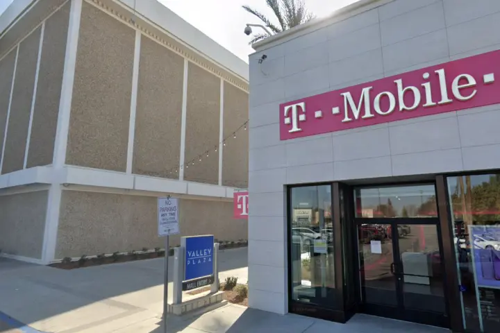 T-Mobile Valley Plaza
