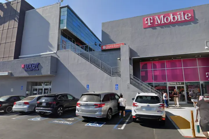 T-Mobile Venice Crossroads