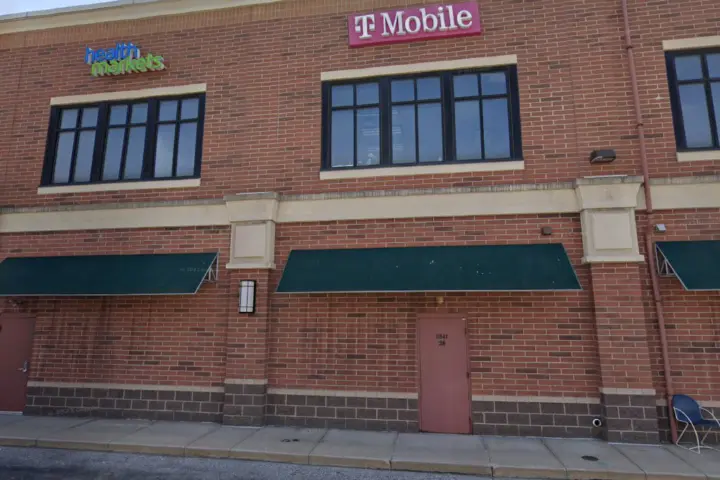 T-Mobile Vista Way & E 96th St