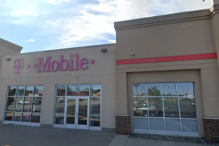 T-Mobile W 12th St & Pittsburgh Ave