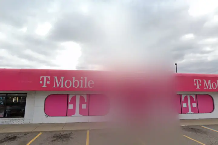 T-Mobile W 14 Mile Rd & Concord Dr