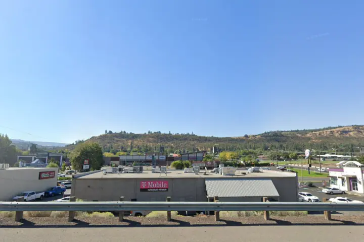 T-Mobile W 6th St & Webber St