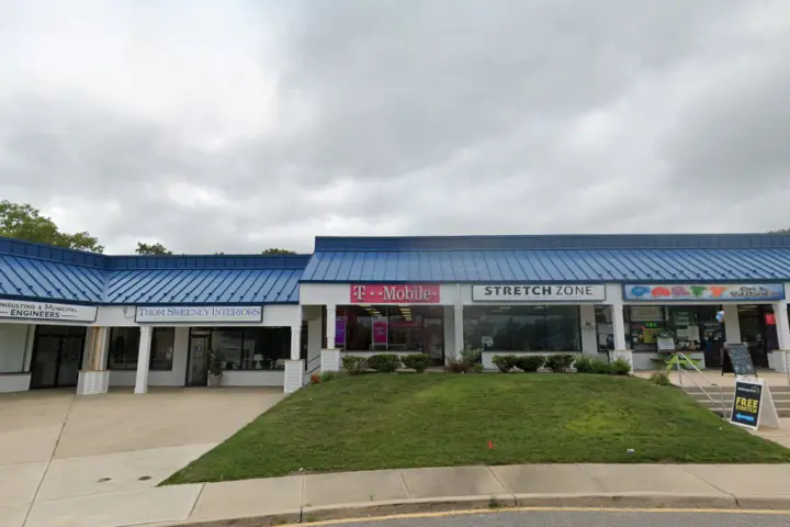 T-Mobile W Bay Ave & Gunning River Rd