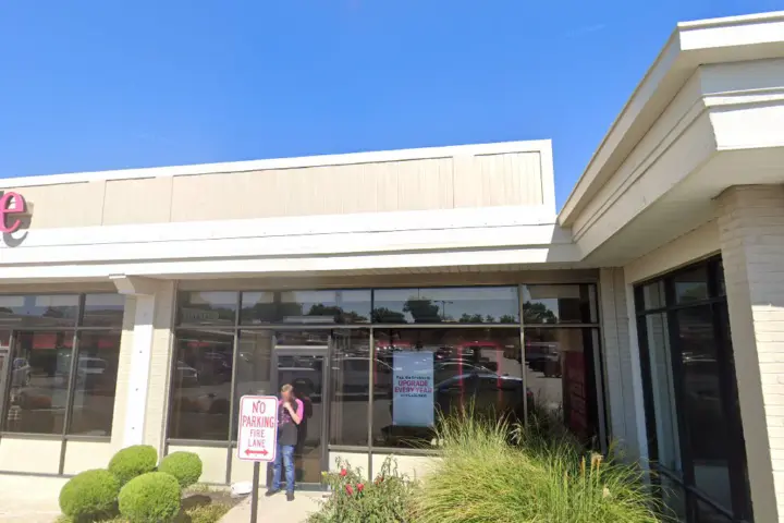 T-Mobile W Broadway & Highland Dr