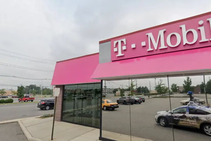 T-Mobile W Edgar Rd & Sylvan St
