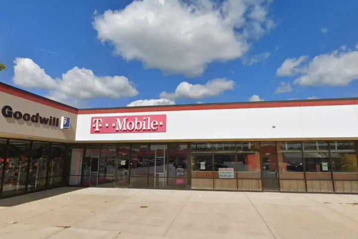 T-Mobile W Galena Ave & N Park Blvd