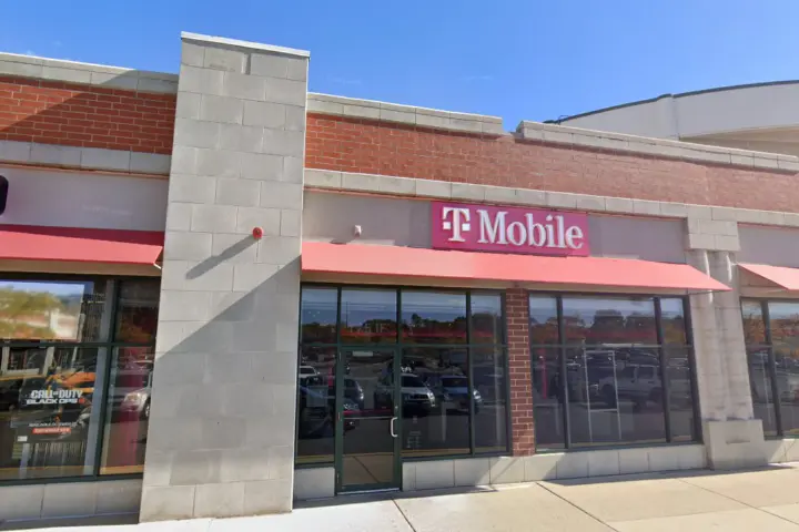 T-Mobile W Howard & N Clark