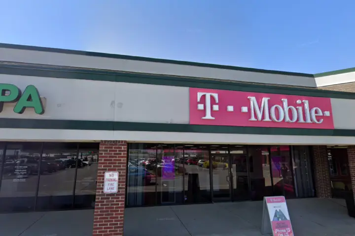 T-Mobile W Main St & Rocky Rd
