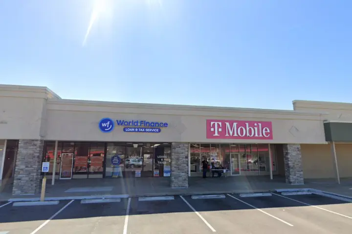 T-Mobile W Taft Ave & Main St