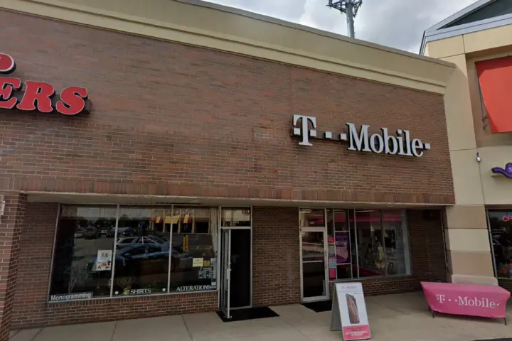T-Mobile Walton Blvd & Adams St