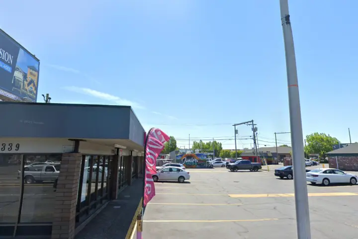 T-Mobile Washington Way & 15th Ave