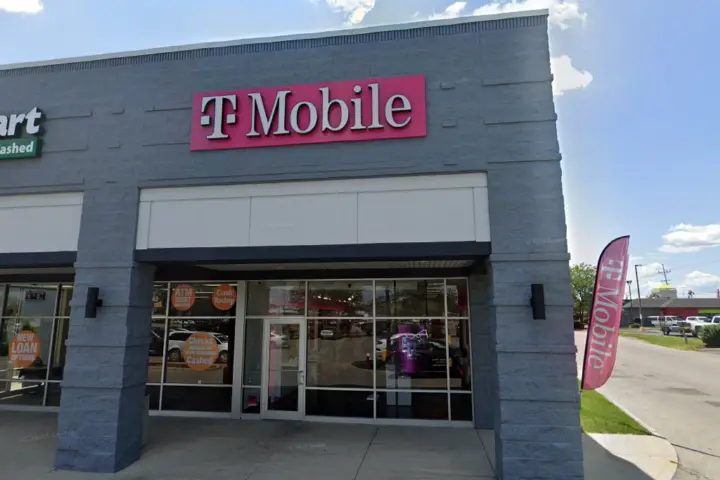 T-Mobile Westpointe Plaza