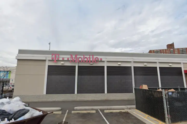 T-Mobile White Plains Rd & Story Ave