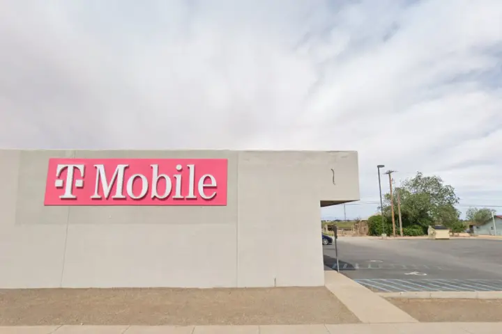T-Mobile White Sands Blvd & RailRd Ave