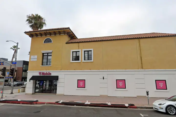 T-Mobile Wilshire & 4th