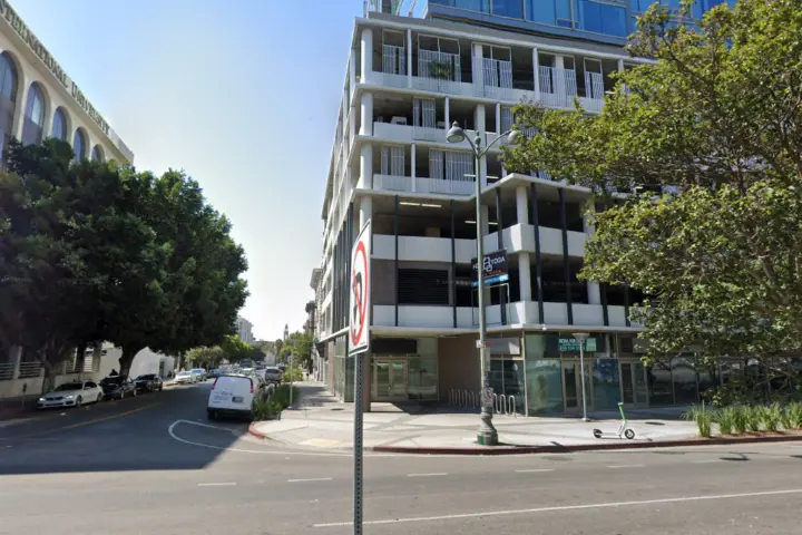 T-Mobile Wilshire Blvd & Vermont