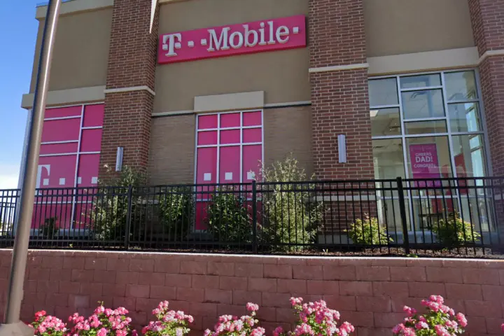T-Mobile Woods Crossing