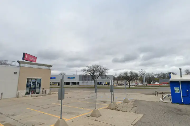 T-Mobile Woodward Ave & West Blvd