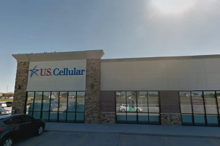 UScellular & T-Mobile 2nd Ave & 54th St