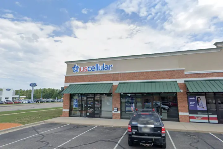 UScellular & T-Mobile 8th St S & Kuhn Ave