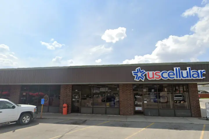 UScellular & T-Mobile Authorized Retailer 1st Ave E & E 24th St