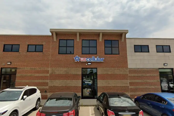 UScellular & T-Mobile Authorized Retailer 8th & Center