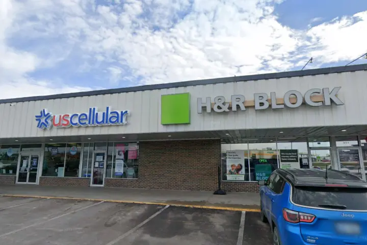 UScellular & T-Mobile Authorized Retailer E Briggs Dr & Gary St