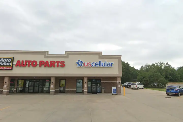 UScellular & T-Mobile Authorized Retailer E Division St & E Main St