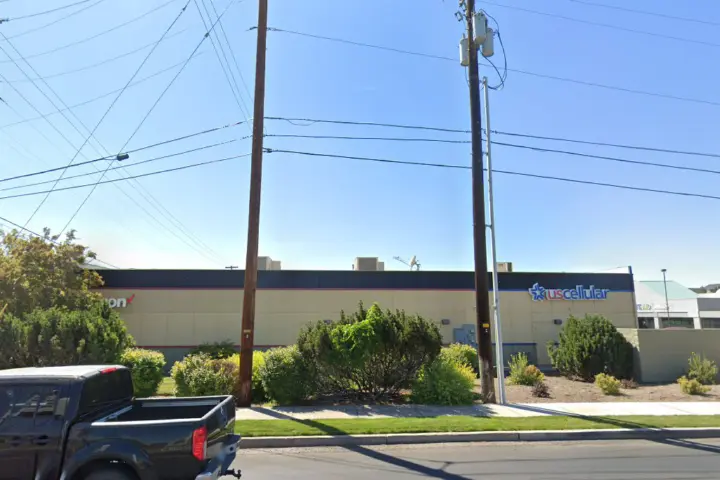 UScellular & T-Mobile Authorized Retailer NE 3rd St & NE Combs Flat Rd