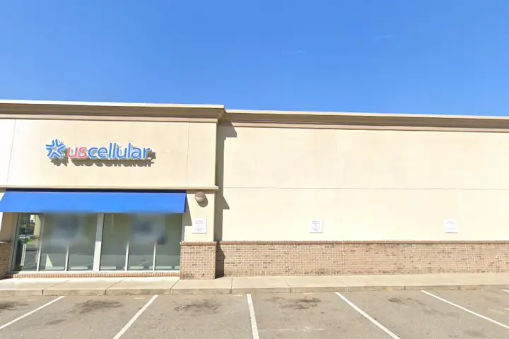 UScellular & T-Mobile Berkeley Blvd & Berkeley Mall