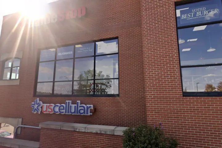 UScellular & T-Mobile E Broadway & Brickton Rd