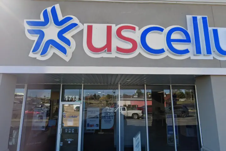 UScellular & T-Mobile E Carl Albert Pkwy & Tandy Town