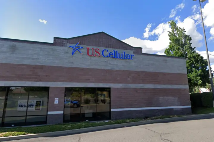 UScellular & T-Mobile N Fair Ave & E Yakima Ave
