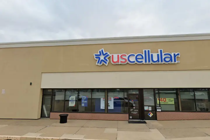 UScellular & T-Mobile N University & W Florence Ave