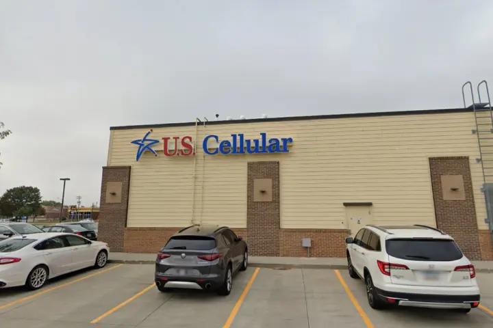 UScellular & T-Mobile S Duff Ave & SE 3rd St