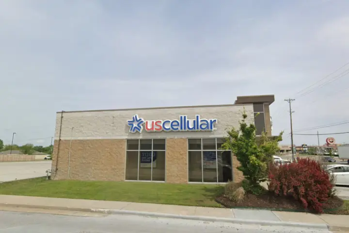 UScellular & T-Mobile S Rangeline Rd & E 17th St