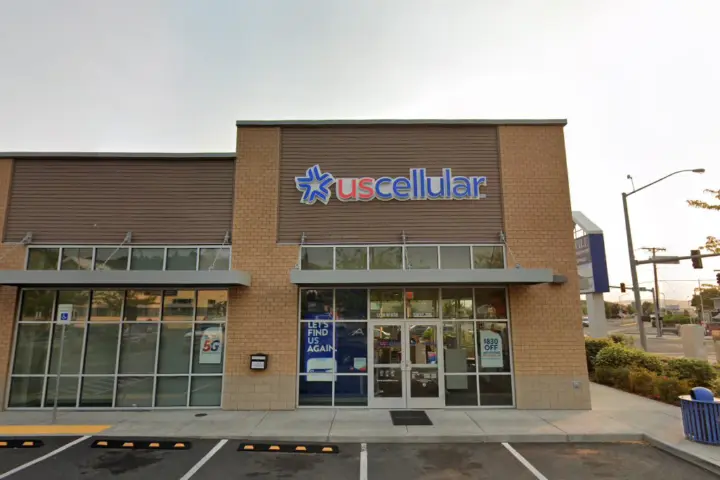 UScellular & T-Mobile W 6th St & Cherry Heights Rd