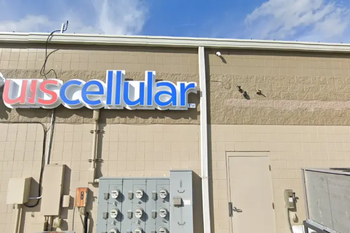 UScellular & T-Mobile W McCoy Blvd & Sam Walton Ave
