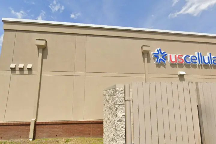 UScellular & T-Mobile W Vernon Ave & Sheffield Dr 2