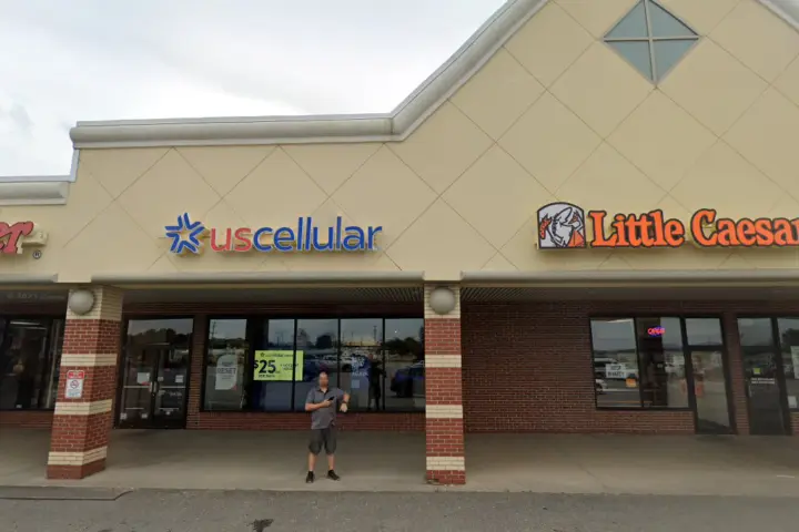 UScellular & T-Mobile Wilson St & Vista Way