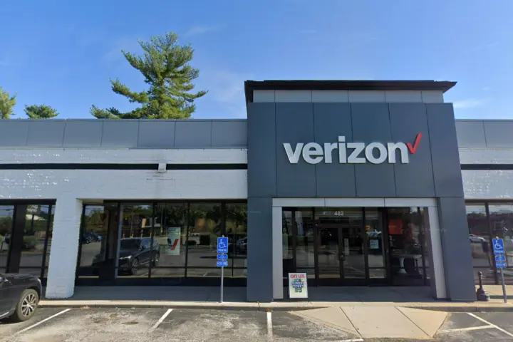 Beechmont (Verizon) storefront