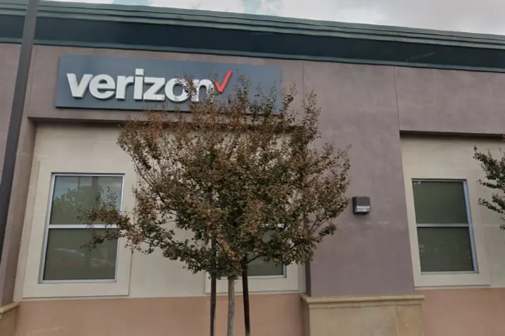 Brentwood Station (Verizon)
