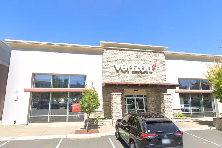 Bridgeport Center (Verizon)