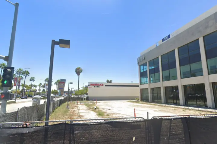 Carson Avalon (Verizon)