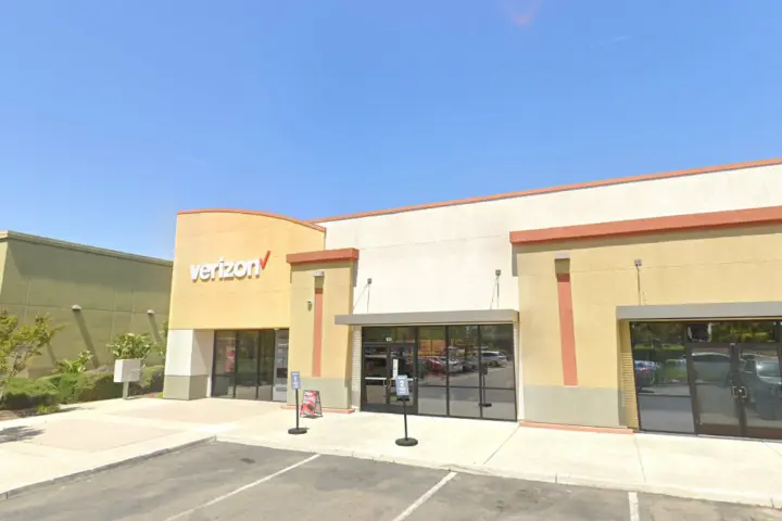 Clovis Shaw Avenue (Verizon)